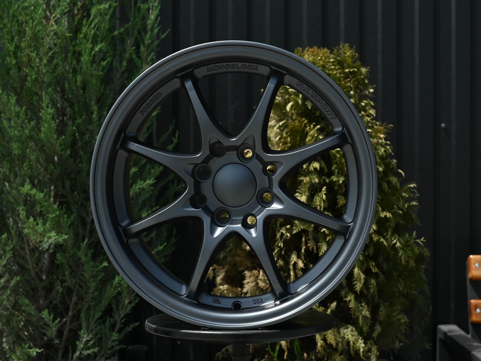 R15 Volk Racing CE28 Стиль 7.0J ET35 4*100/114.3 Графит