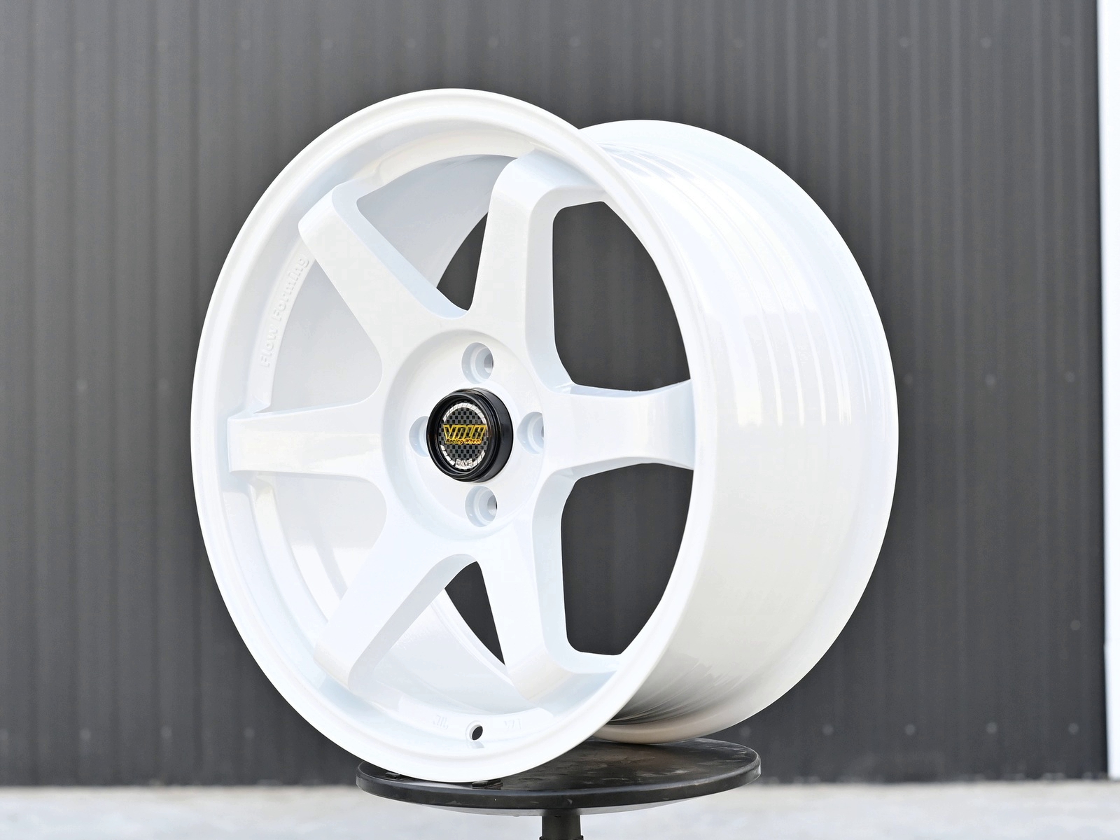 R17 Taigiro Street 8.0J ET35 4*100 Белый