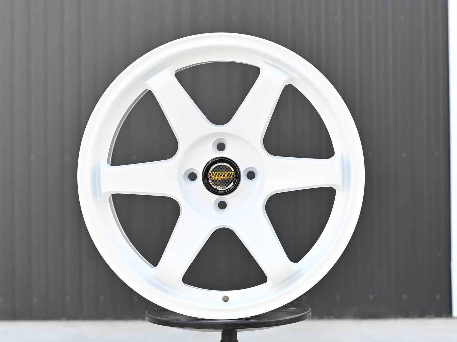 R17 Taigiro Street 8.0J ET35 4*100 Белый