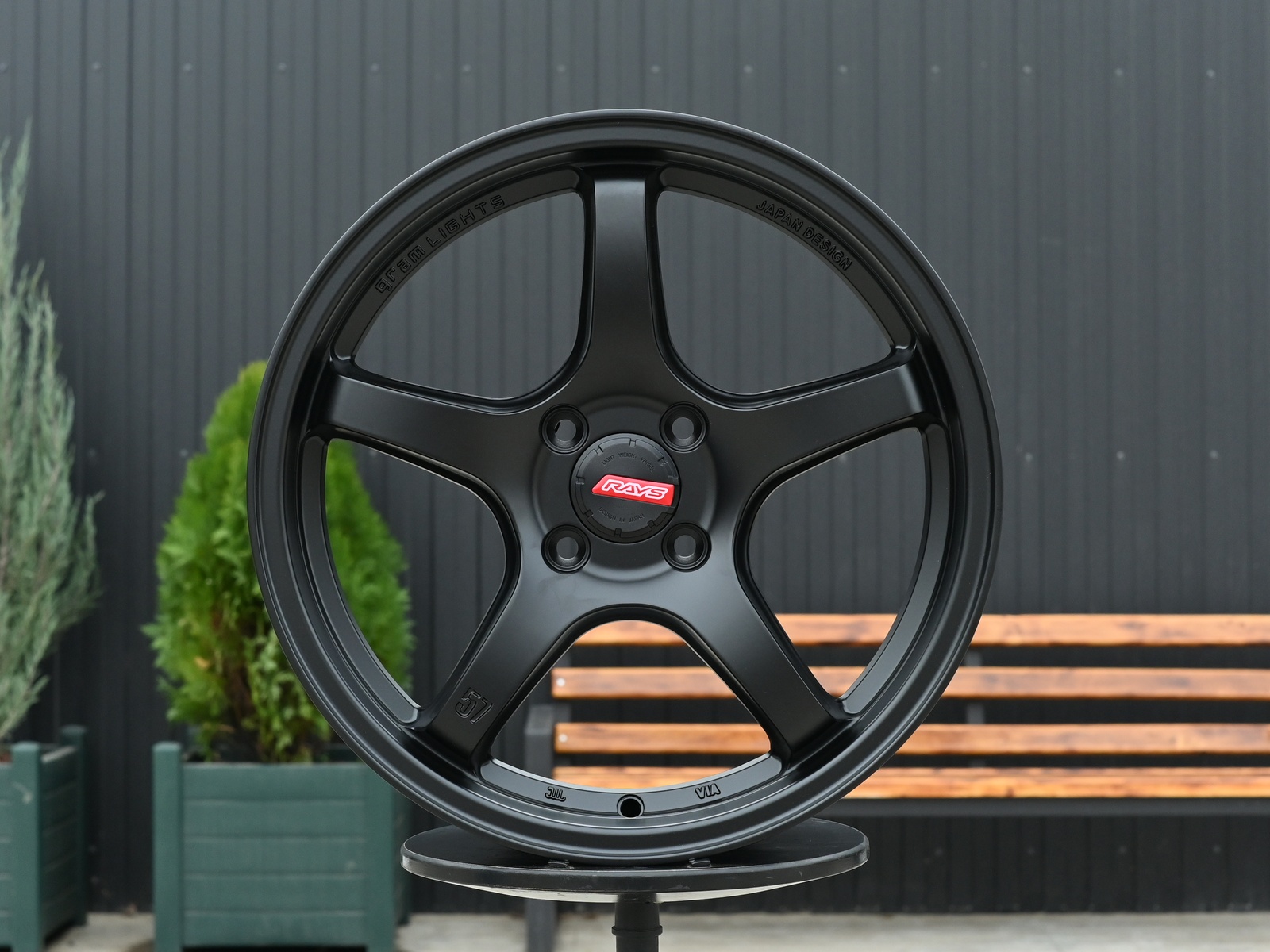 R16 Rays Gram 57CR Стиль 7.0J ET40 4*100 Черный