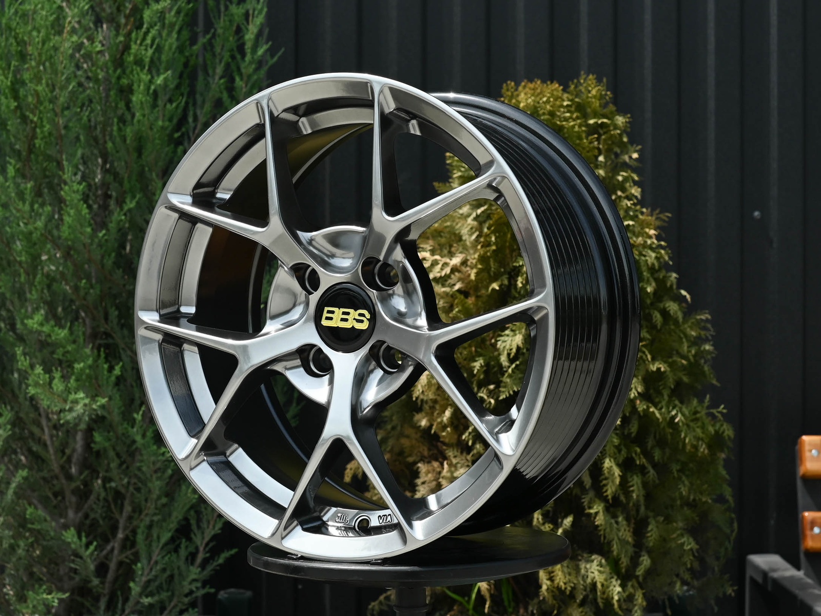 R15 BBS CI-R Стиль 6.5J ET35 4*100 Темный хром