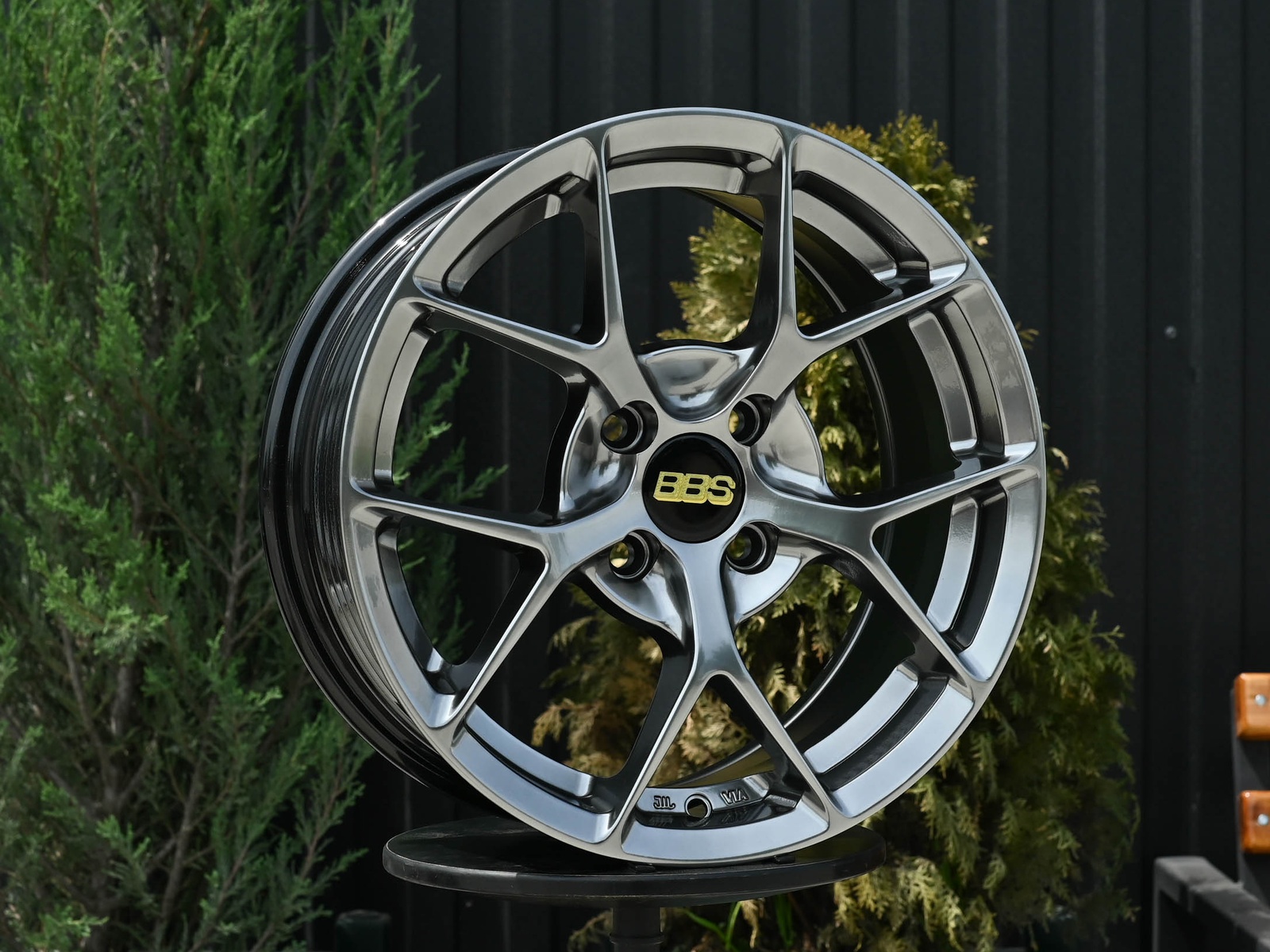 R15 BBS CI-R Стиль 6.5J ET35 4*100 Темный хром