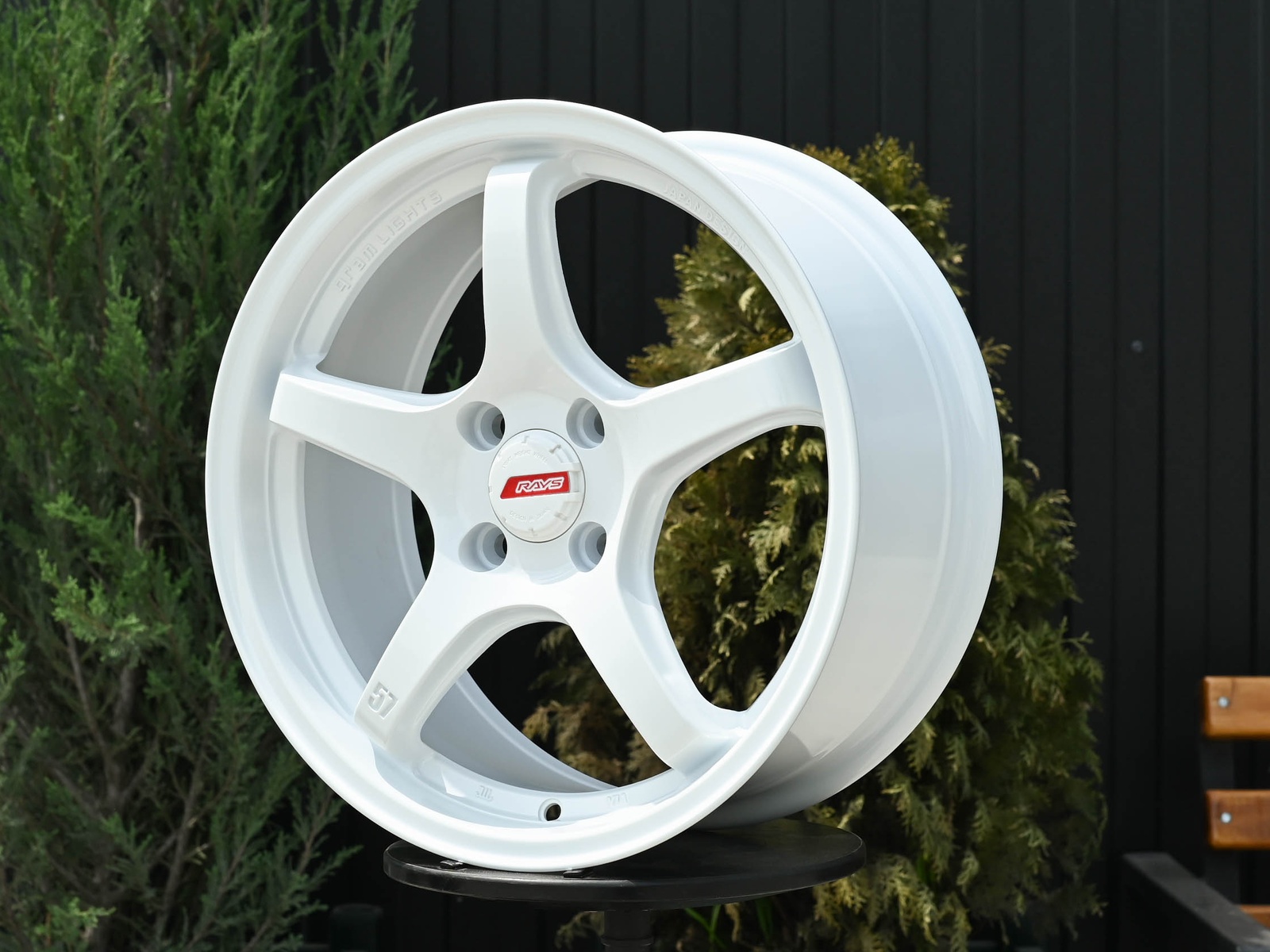 R16 Rays Gram 57CR Стиль 7.0J ET40 4*100 Белый