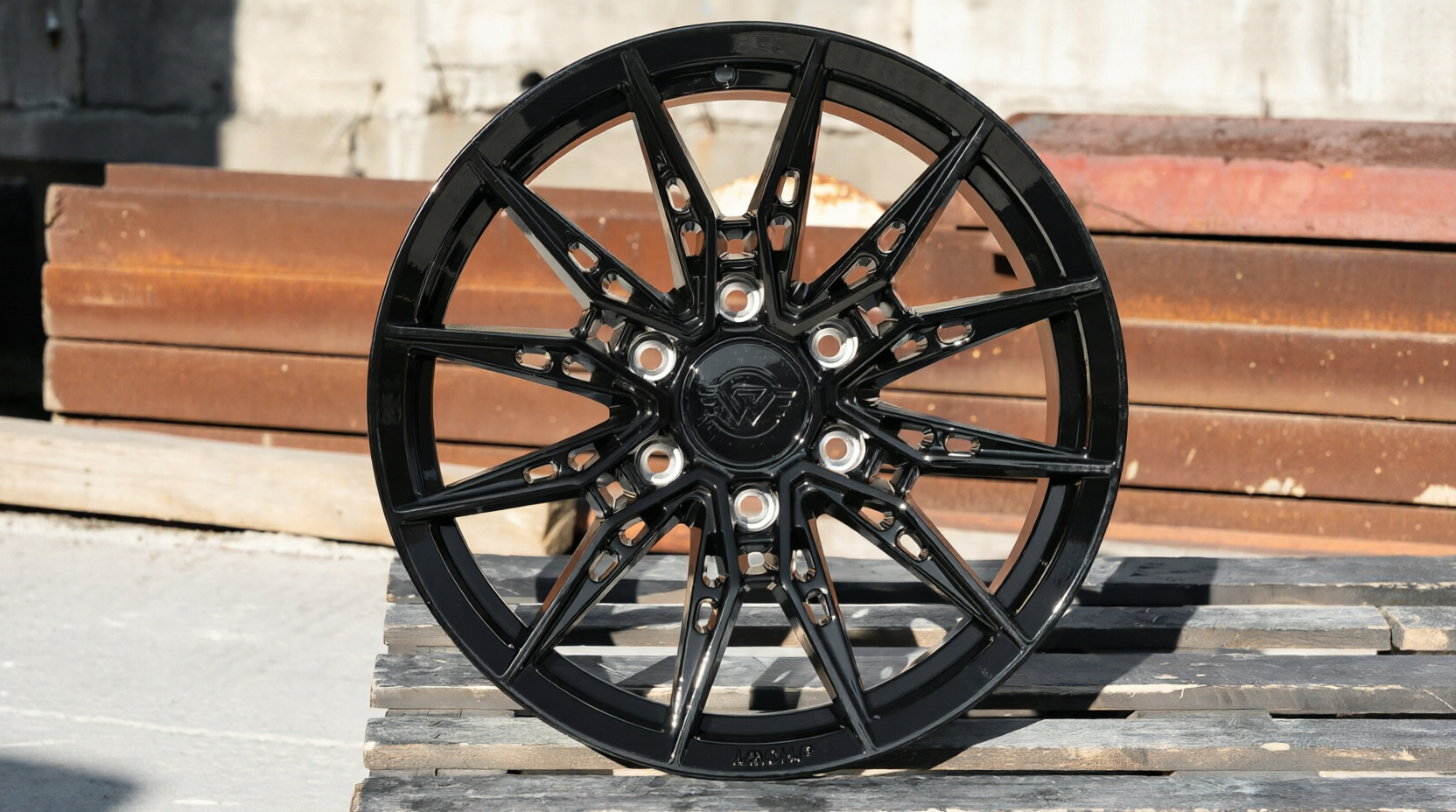 NEW! Комплект дисков Showy HF R18 J8.5 ET+20 6*139.7 (R564)