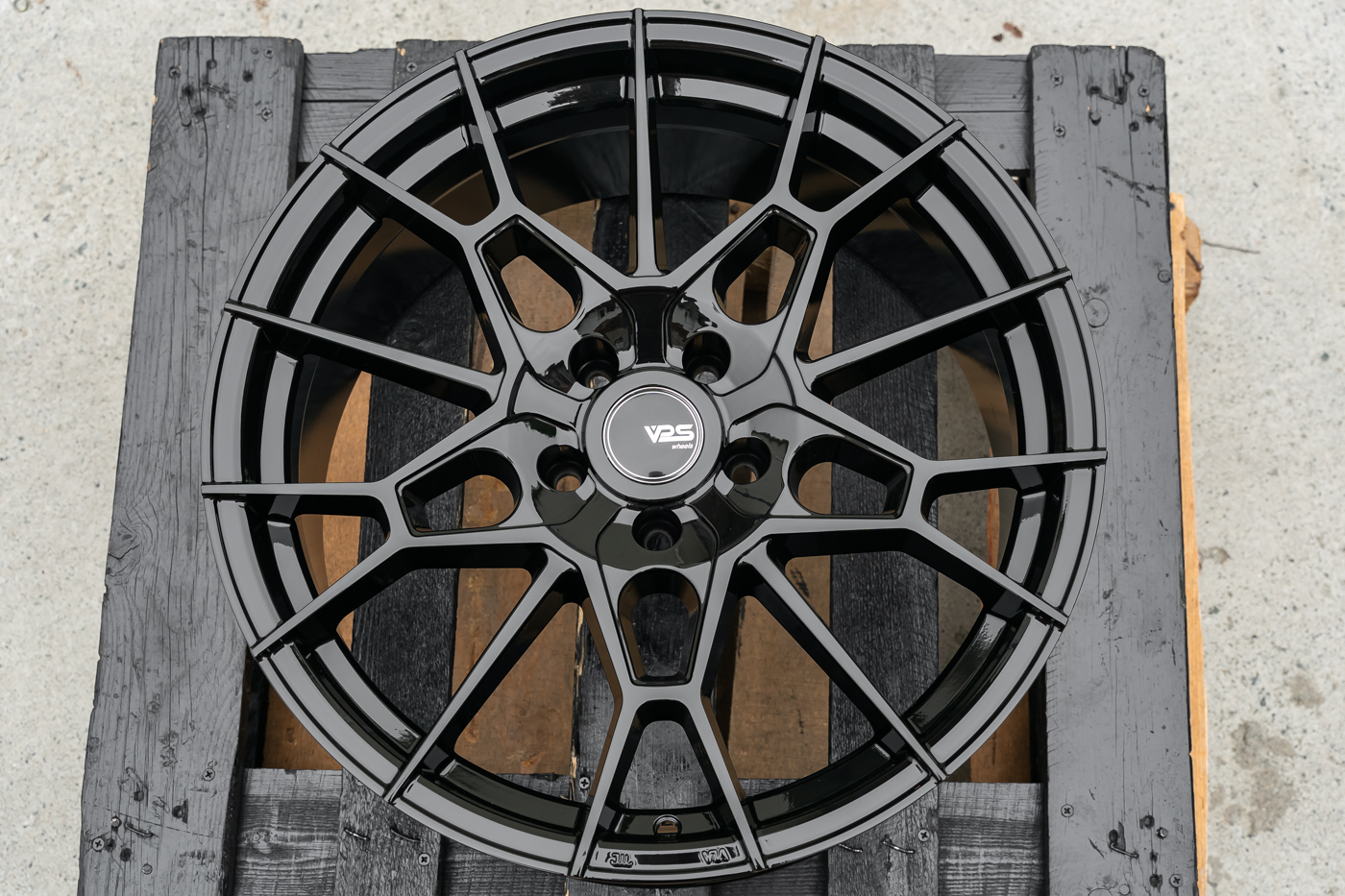 NEW! Комплект VPS 6237 R19 8.5j ET35 5*108 (J230)