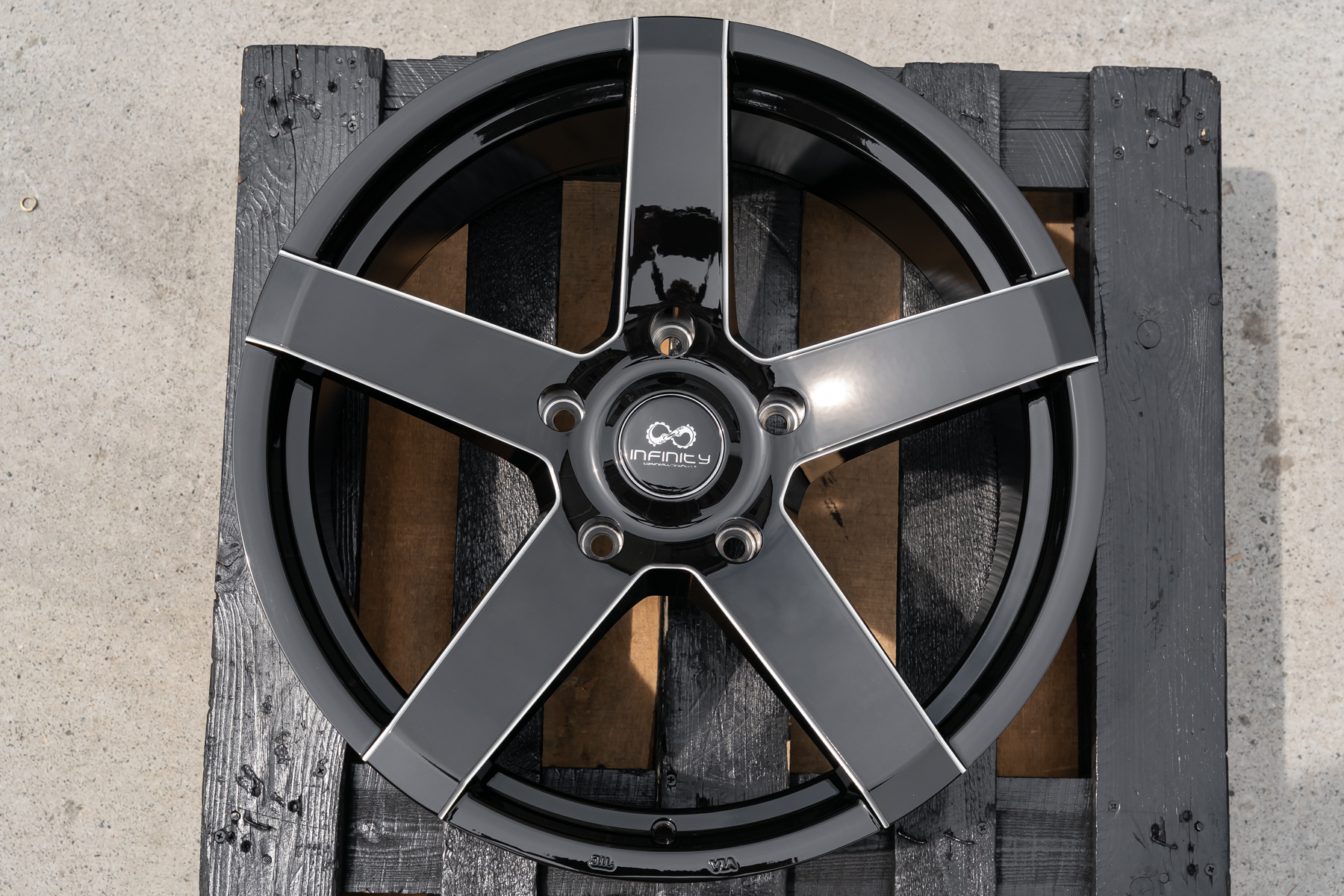 NEW! Комплект дисков Infinity LW184 R20 9.5J ET30 5*150 (R658)