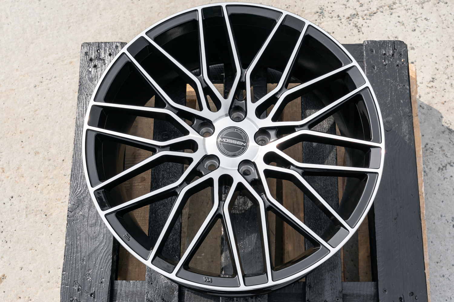 NEW! Комплект дисков VPS 2247 R19 8.5j ET35 5*112 (G525) NN Vossen