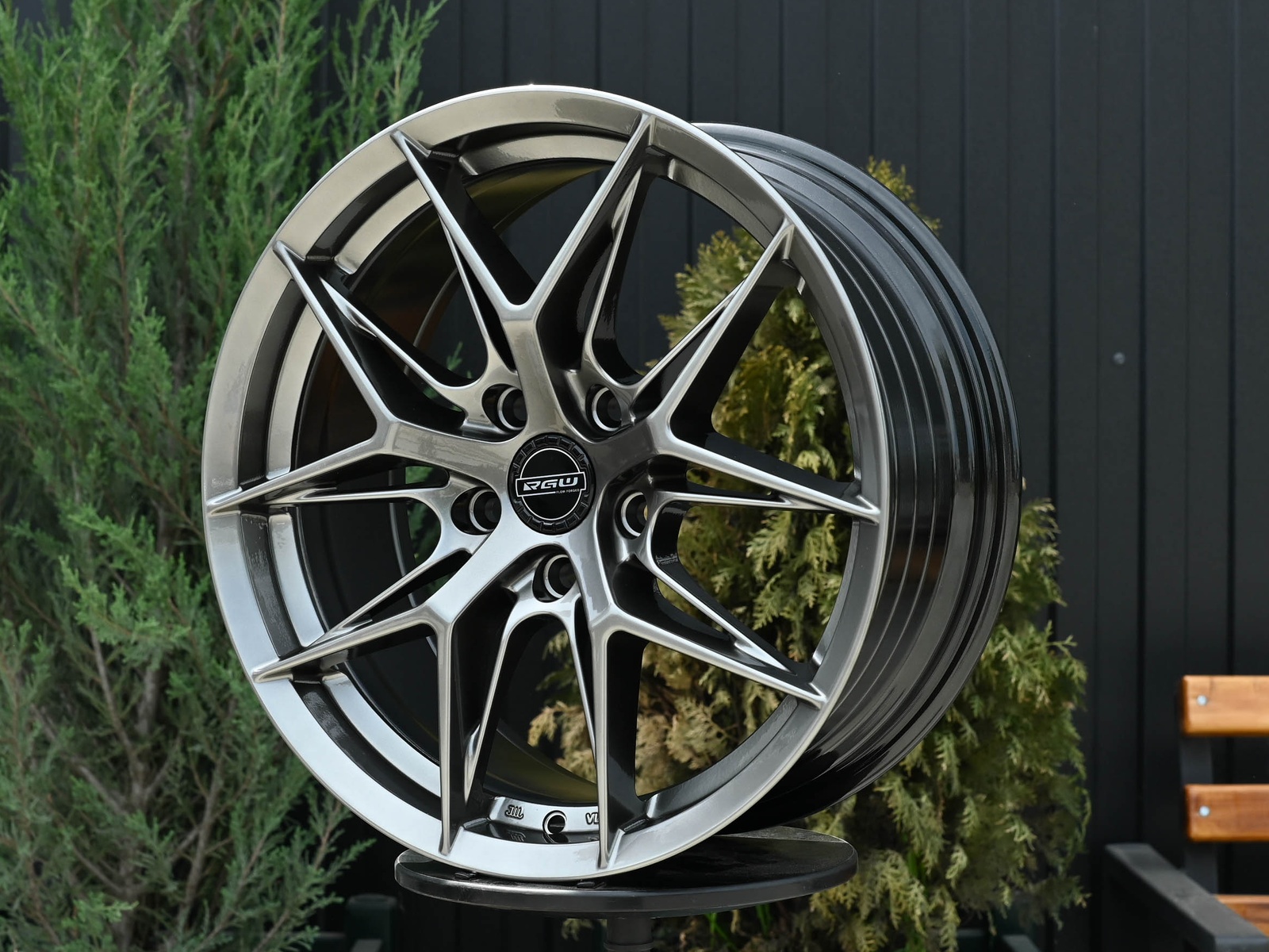 R17 Taigiro FF117 7.5J ET38 5*100 Темный хром