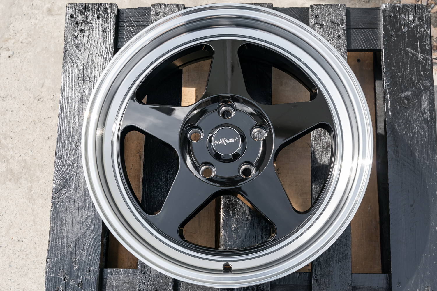 NEW! Комплект дисков RGW 5037 R17 7.5j ET38 5*114.3 (T364) Rotiform